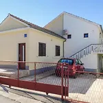 Stunning In Karin Gornji Апартаменты