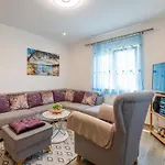 1 Bedroom Amazing In Karin Gornji Apartment Gornji Karin