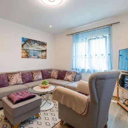 1 Bedroom Beautiful In Karin Gornji 아파트 고르니 카린