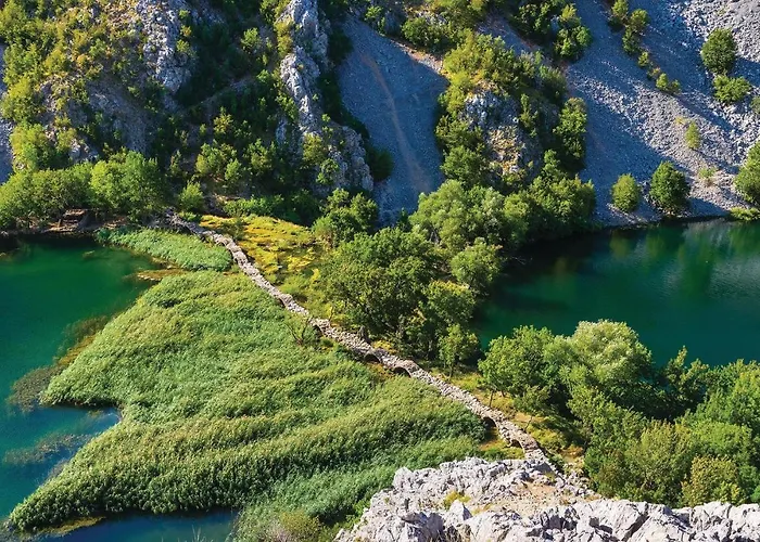 Stunning In Karin Gornji *