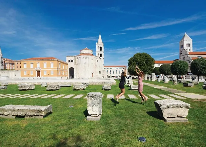 Stunning In Karin Gornji