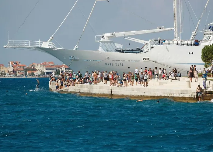 아파트 Stunning In Karin Gornji 고르니 카린