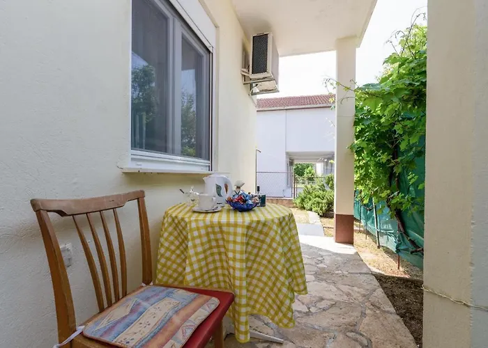 Stunning In Karin Gornji * 고르니 카린