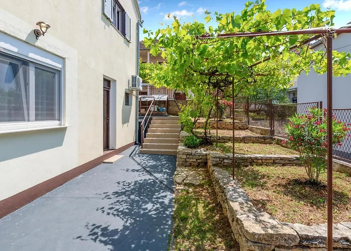 Stunning In Karin Gornji 아파트 *